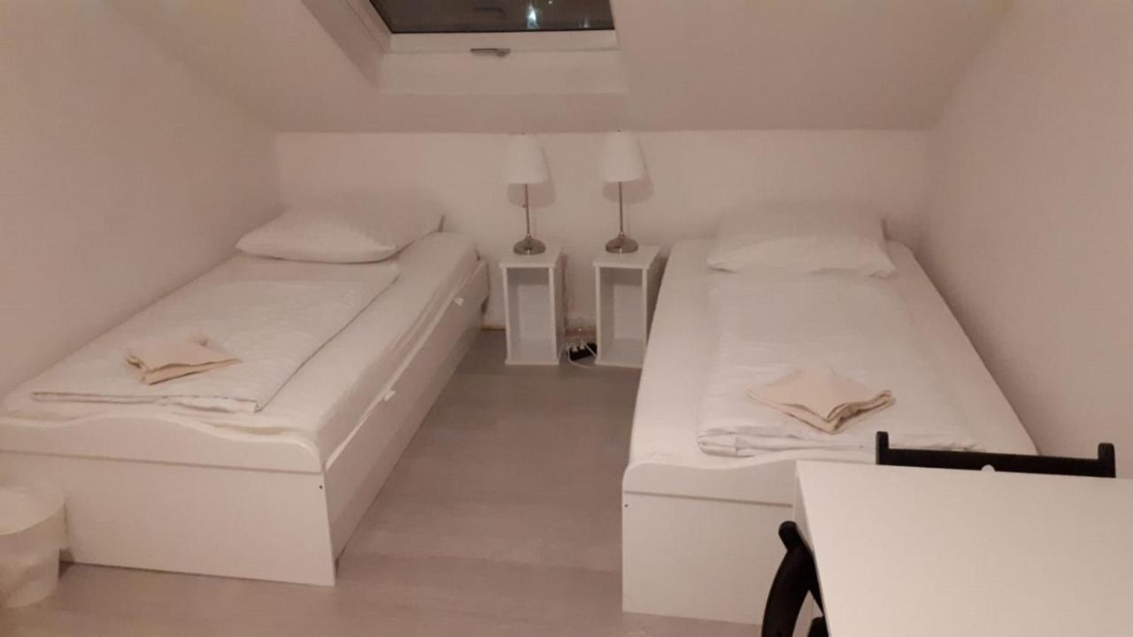 Einzelzimmer mit Gemeinschaftsdusche und -WC